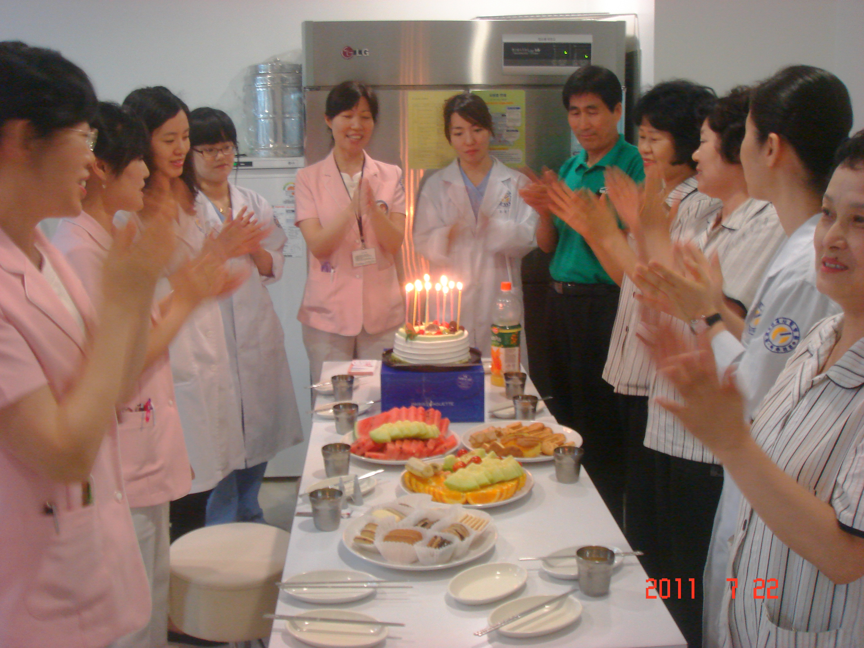 2011년 7월 22일 - 강북점 생일자 파티 게시글의 1번째 첨부파일입니다.