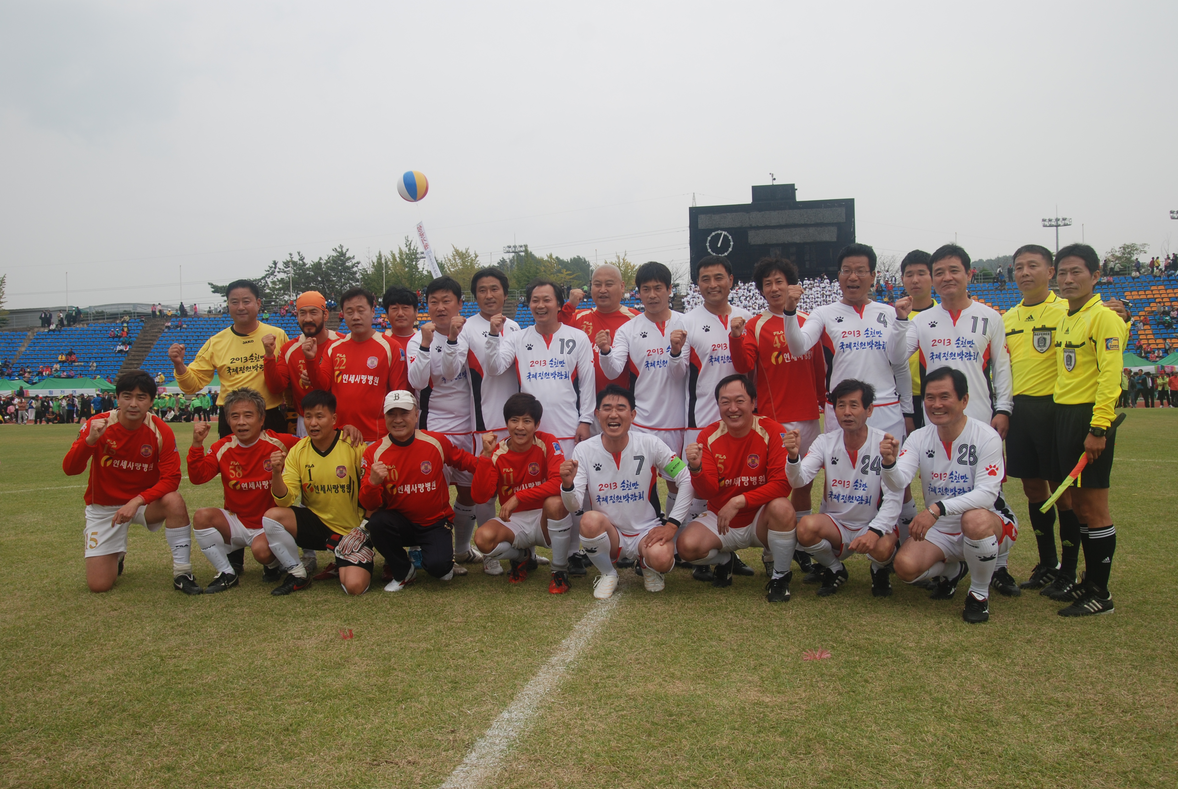 2011년 10월 15일 - 순천시민의날  기념 일레븐축구단 친선경기 게시글의 1번째 첨부파일입니다.
