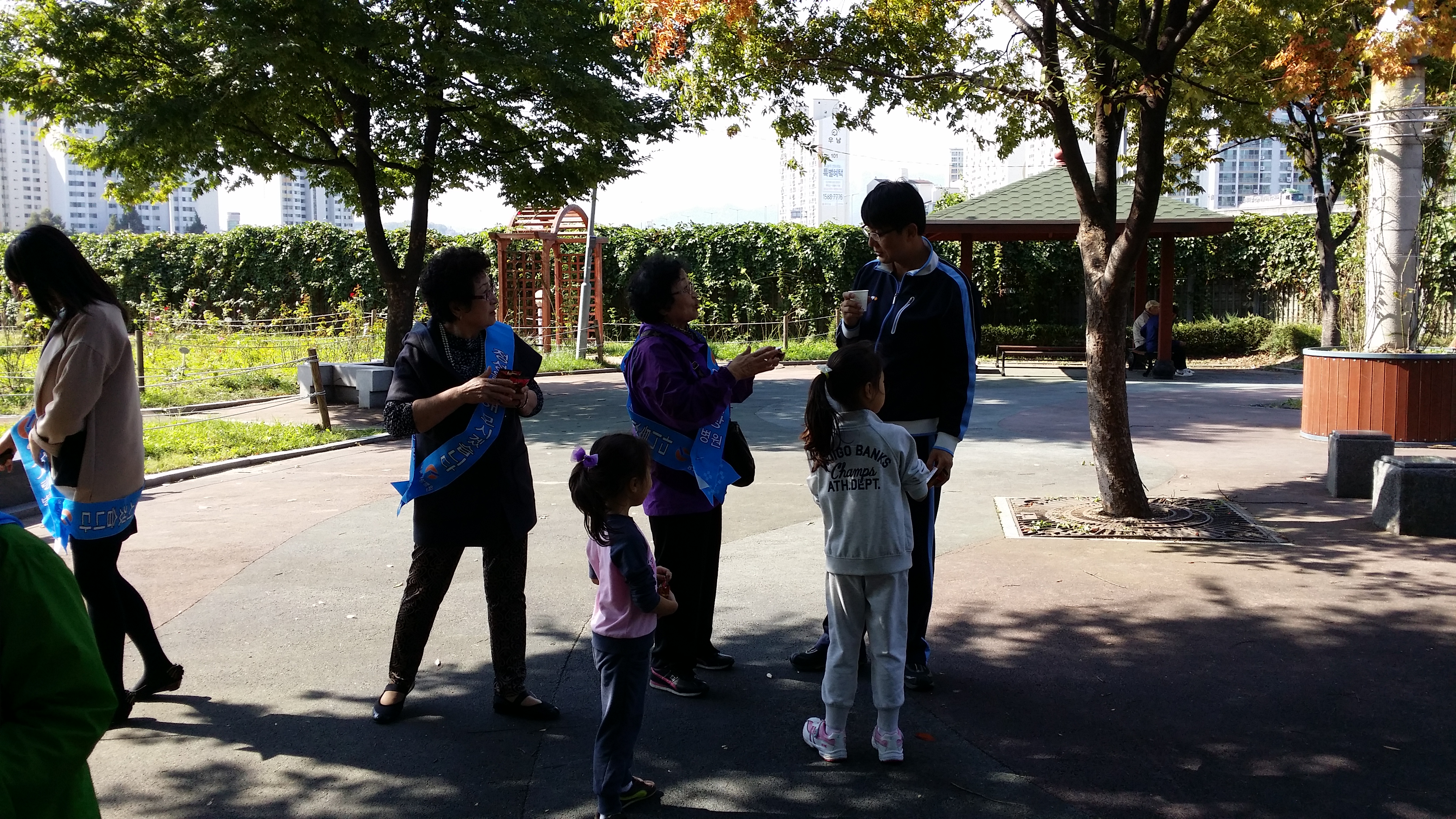 2013년 10월 12일 - `사랑회` 중랑천로공원 봉사활동 게시글의 2번째 첨부파일입니다.
