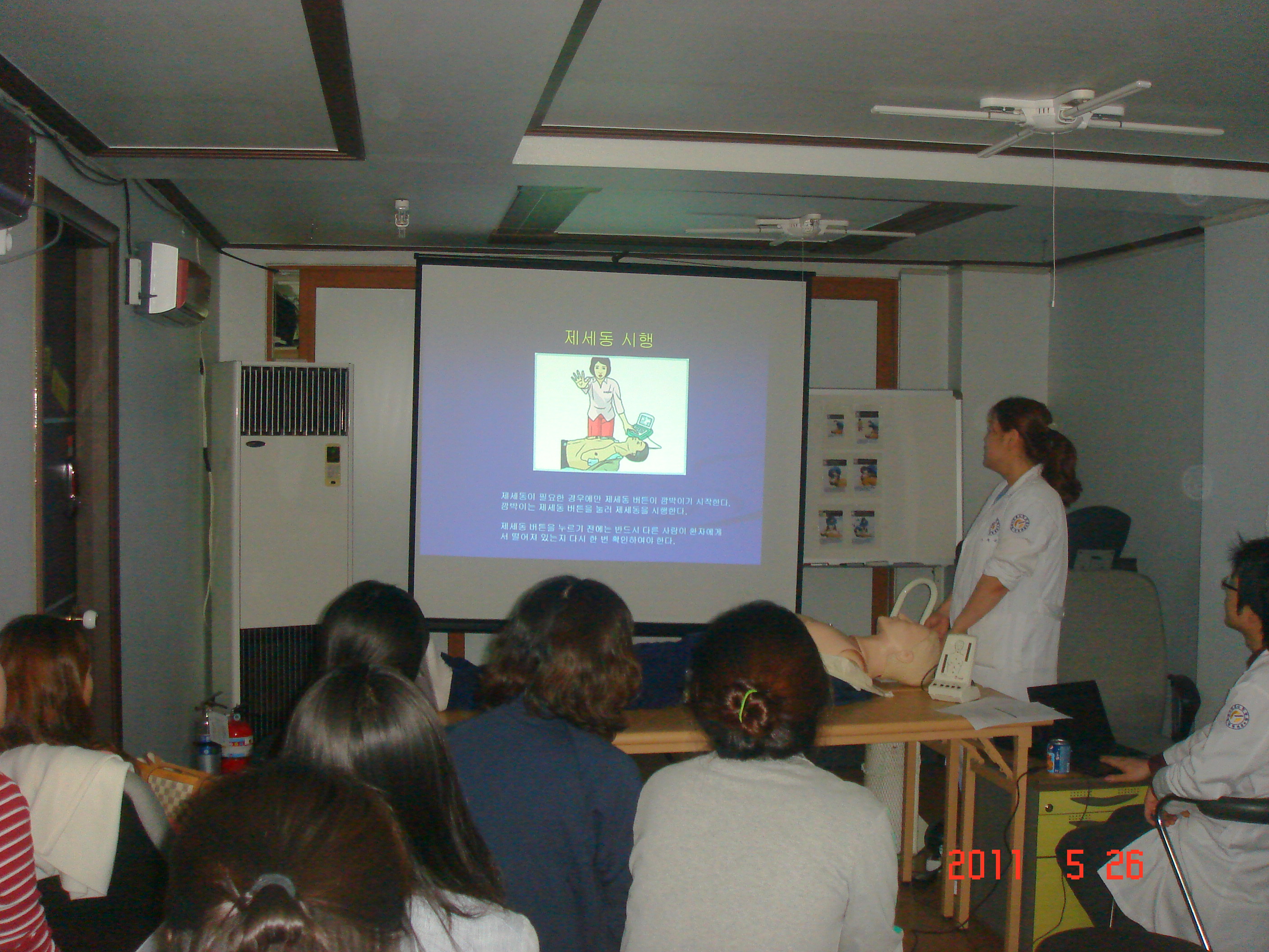 [강북점] 2011년 5월 26일 - 전직원 직무교육 실시 (심폐소생술, CPR) 게시글의 5번째 첨부파일입니다.