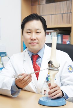 퇴행성관절염, 자기관절 보존하는 부분치환술 게시글의 1번째 첨부파일입니다.